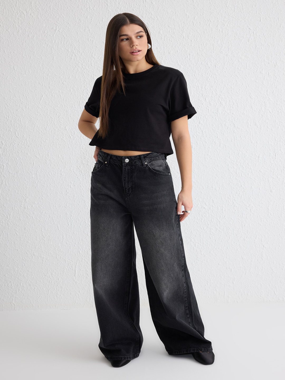 

Trendyol Women Low Distress Light Fade Jeans, Na