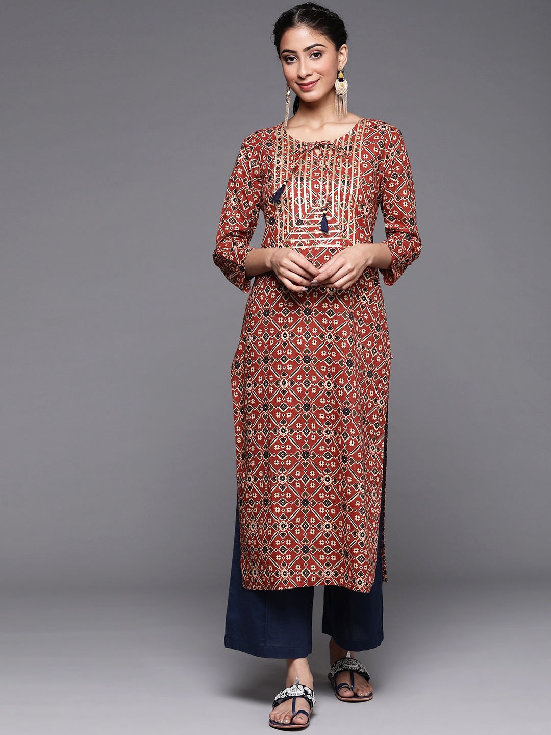

KSUT Ethnic Motifs Printed Tie-Up Neck Gotta Patti Cotton Straight Kurta, Maroon