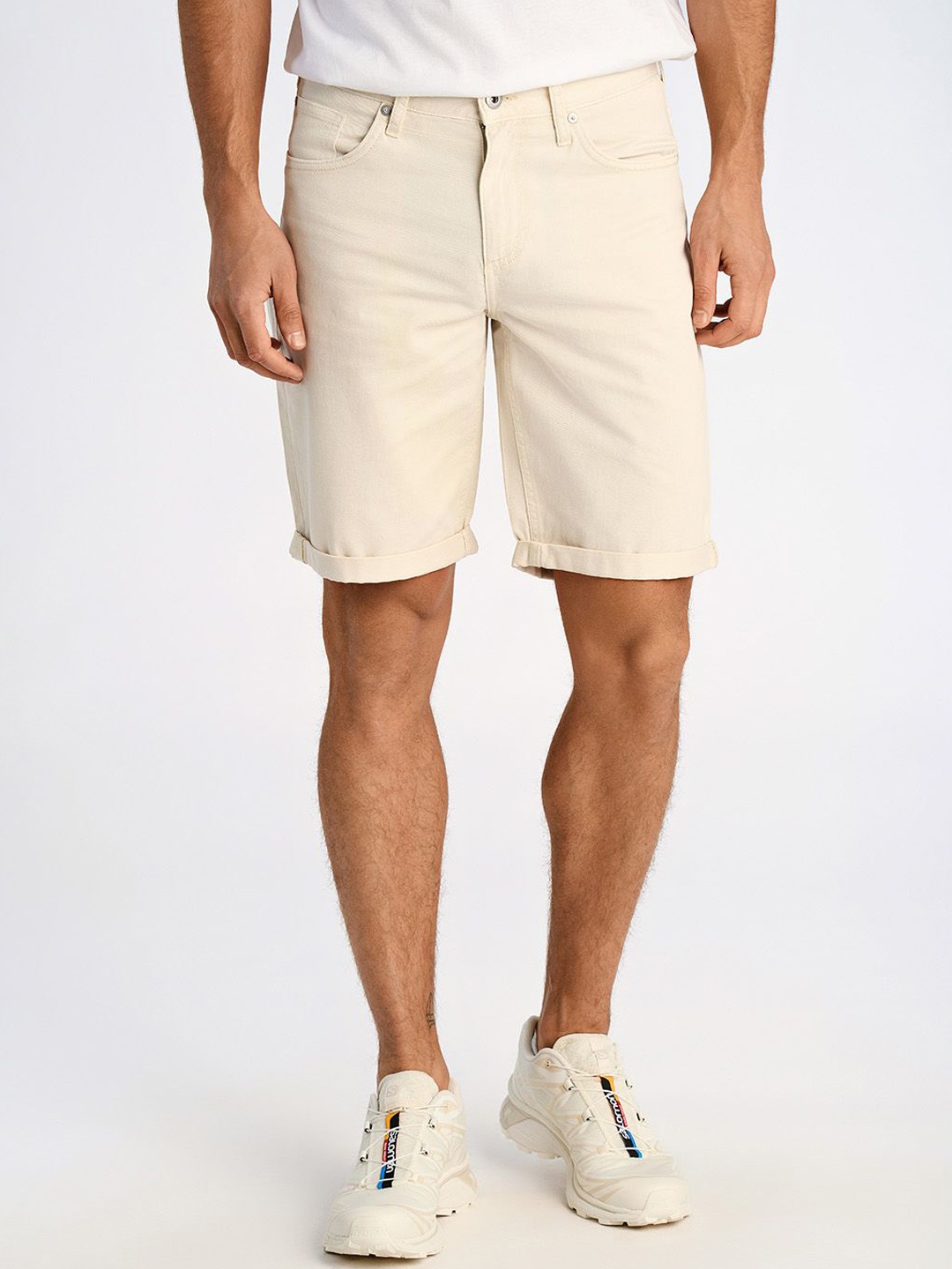 

LINDBERGH Men Solid Slim Fit Denim Shorts, Cream