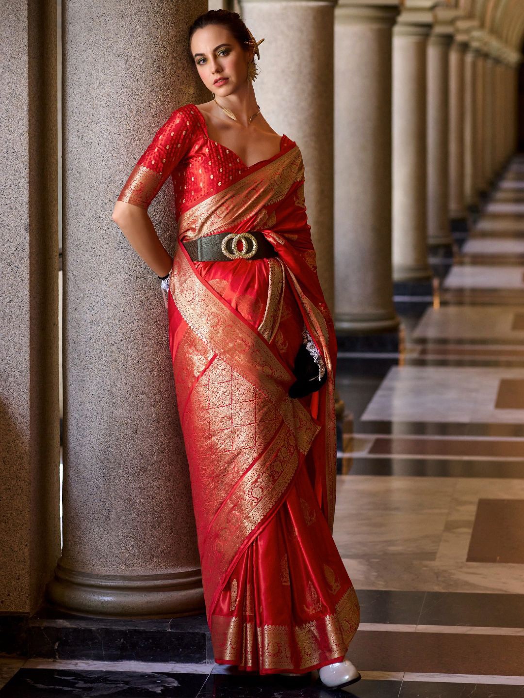 

DIVASTRI Woven Design Zari Satin Saree, Red