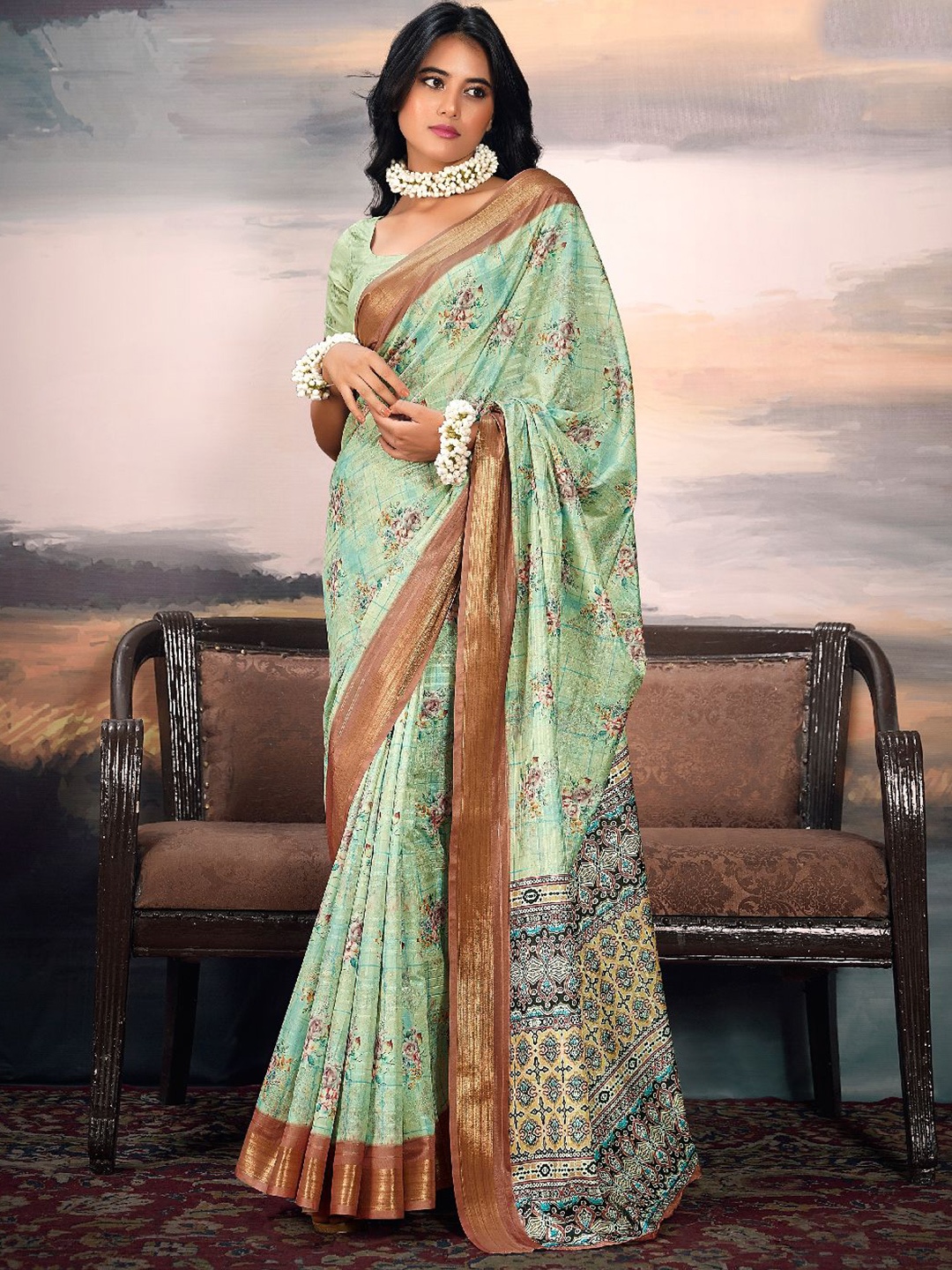 

DIVASTRI Floral Zari Designer Saree, Green