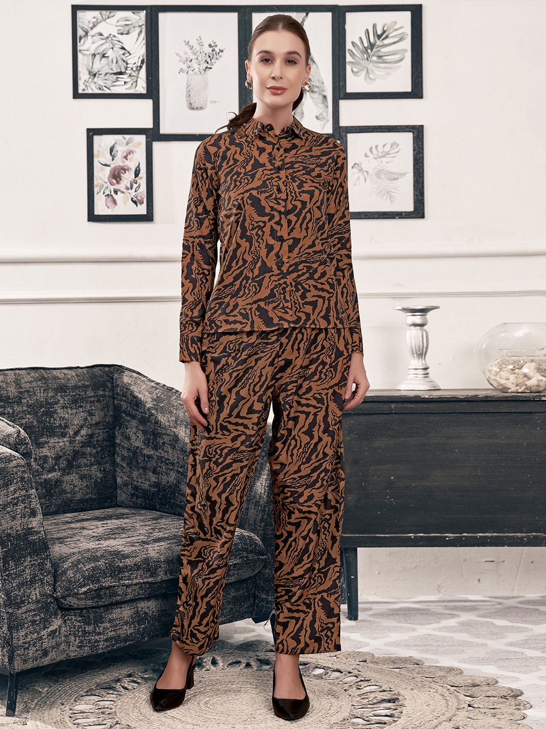 

Moda Rapido Printed Neck Shirt With Trousers, Brown