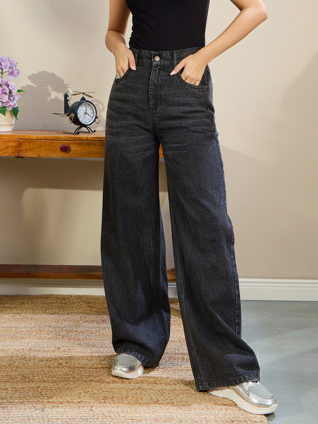 

SASSAFRAS BASICS Women Straight Fit High-Rise Light Fade Jeans, Black