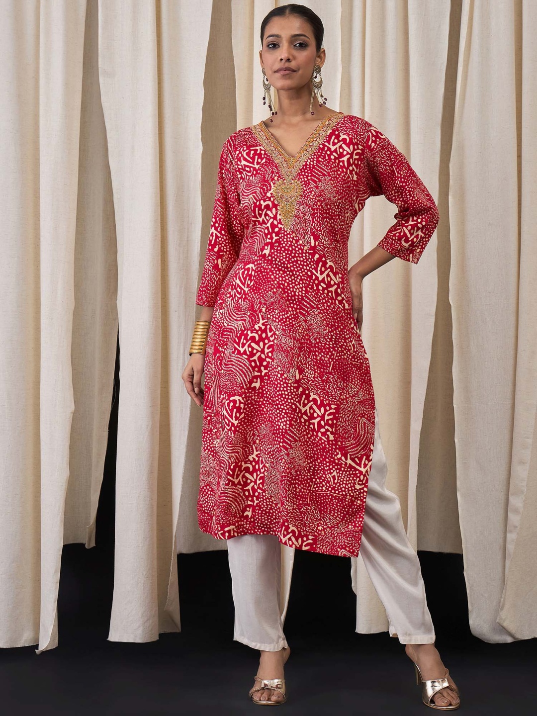 

Anouk Abstract Printed V-Neck Straight Kurta, Pink
