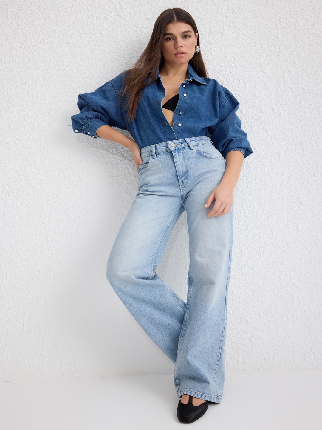 

Trendyol Women Mildly Distressed Heavy Fade Jeans, Na