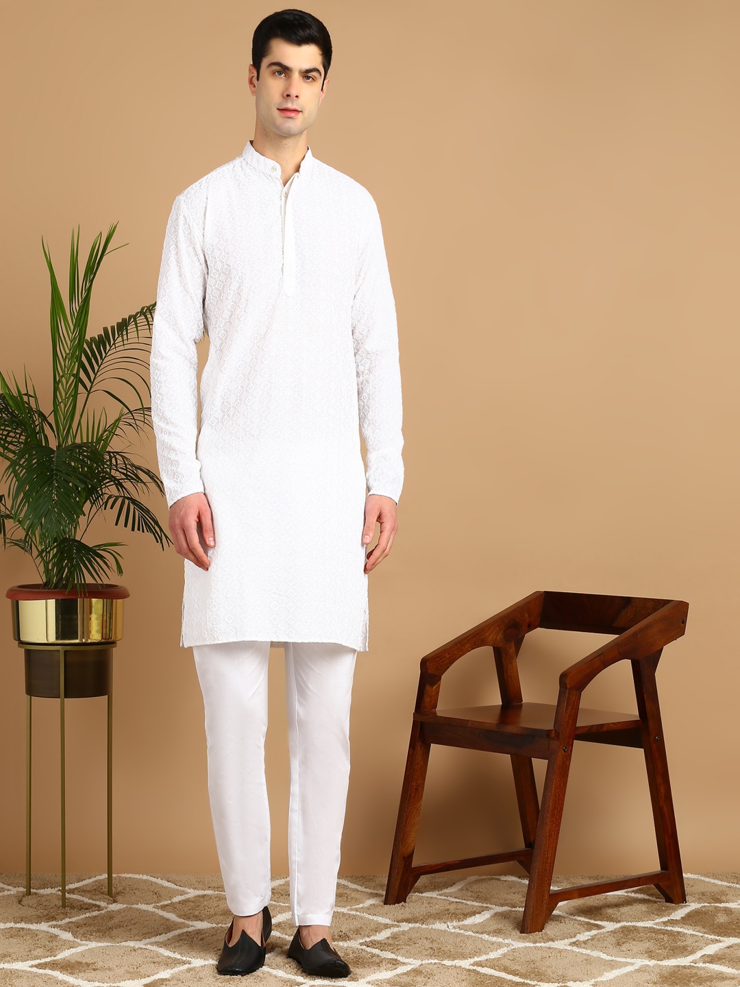 

PulseIQ Men Embroidered Regular Kurta with Pyjamas, White