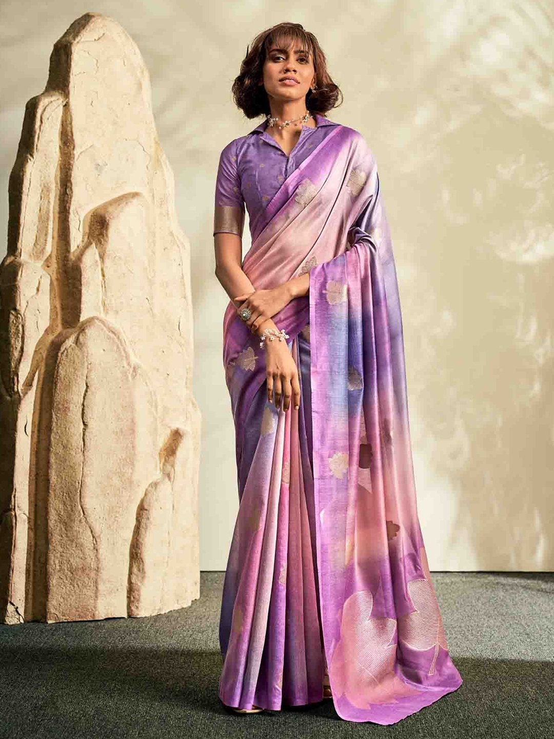 

DIVASTRI Woven Design Zari Silk Blend Saree, Lavender