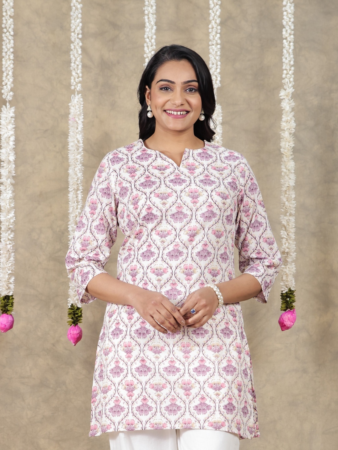

Aramya Floral Printed Straight Pure Cotton Kurti, White