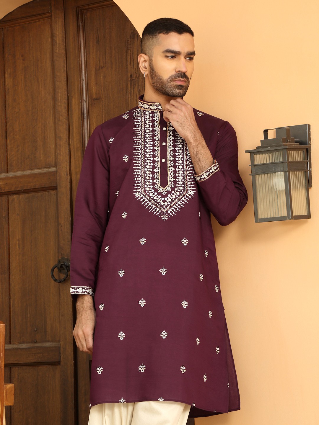 

KRAFT INDIA LUXE Floral Embroidered Thread Work Mandarin Collor Straight Kurta, Purple