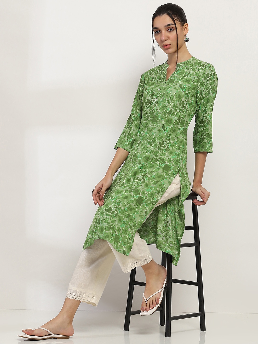 

Rangriti Floral Printed Straight Kurta, Green