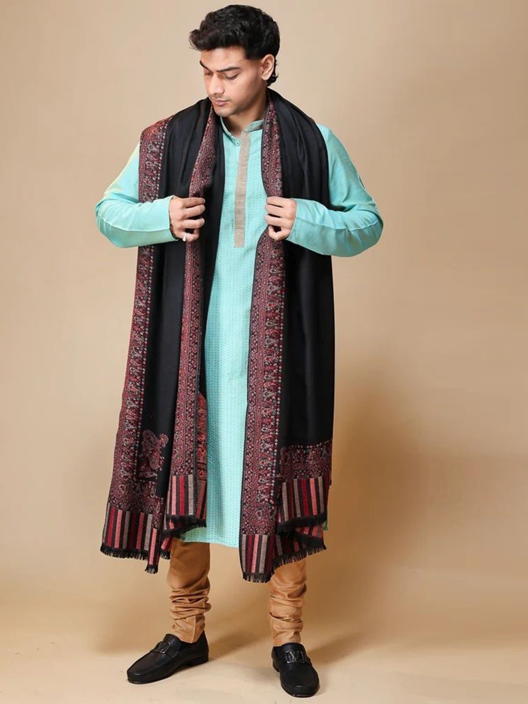 

THE SHAWL STUDIO Floral Printed Shawl, Black