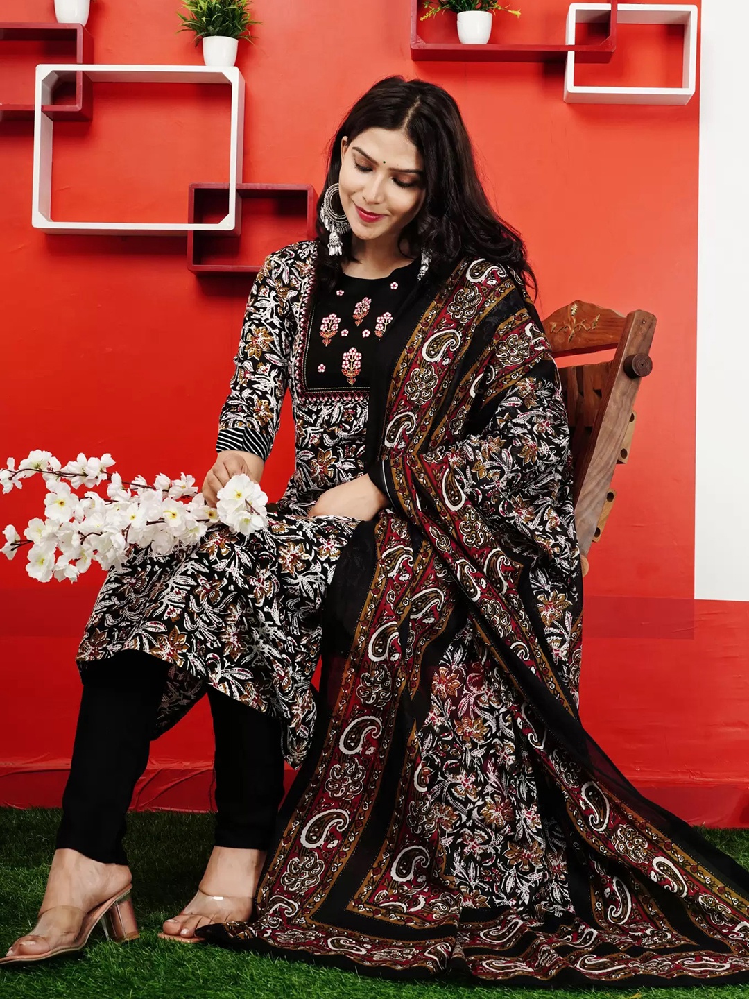 

Moda Rapido Women Ethnic Motifs Printed Regular Kurta with Trousers & With Dupatta, Black