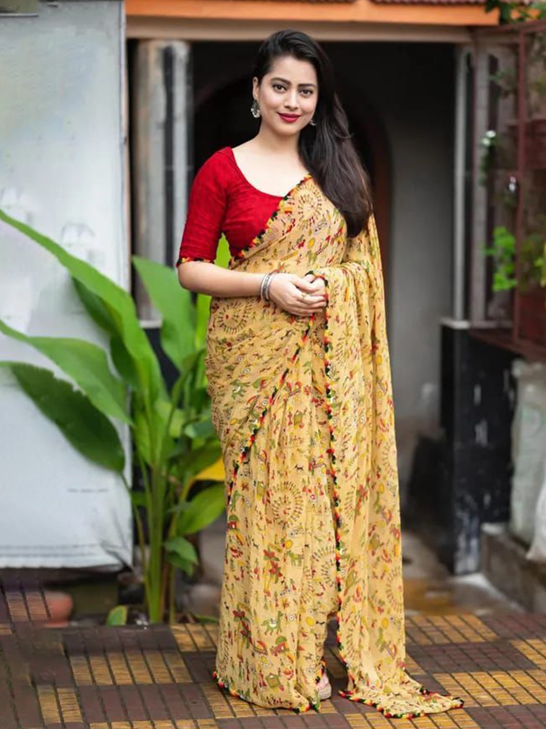 

Rangtulika Ethnics Floral Saree, Cream