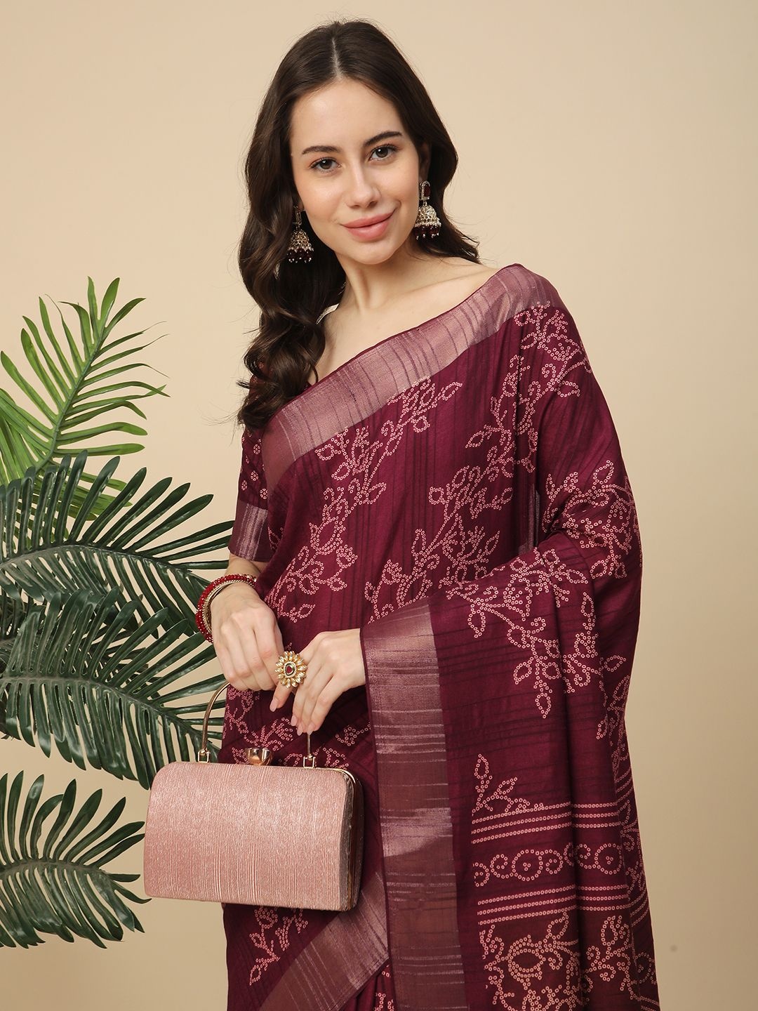 

RATAN Floral Zari Art Silk Saree, Magenta