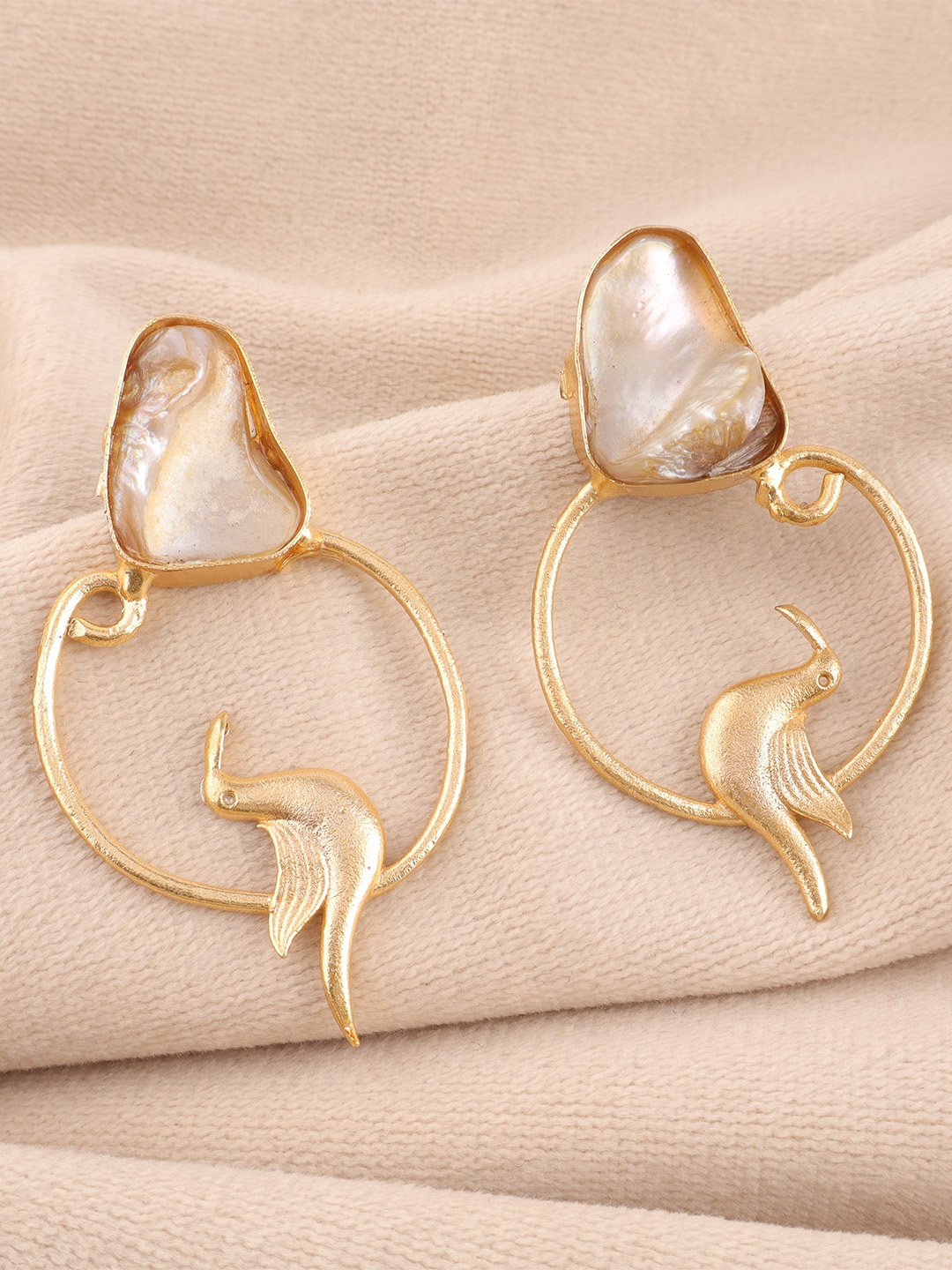 

Ozanoo Stylish MOP Gold Plated Mother Of Pearls Studded Classic Chic Drop Earrings