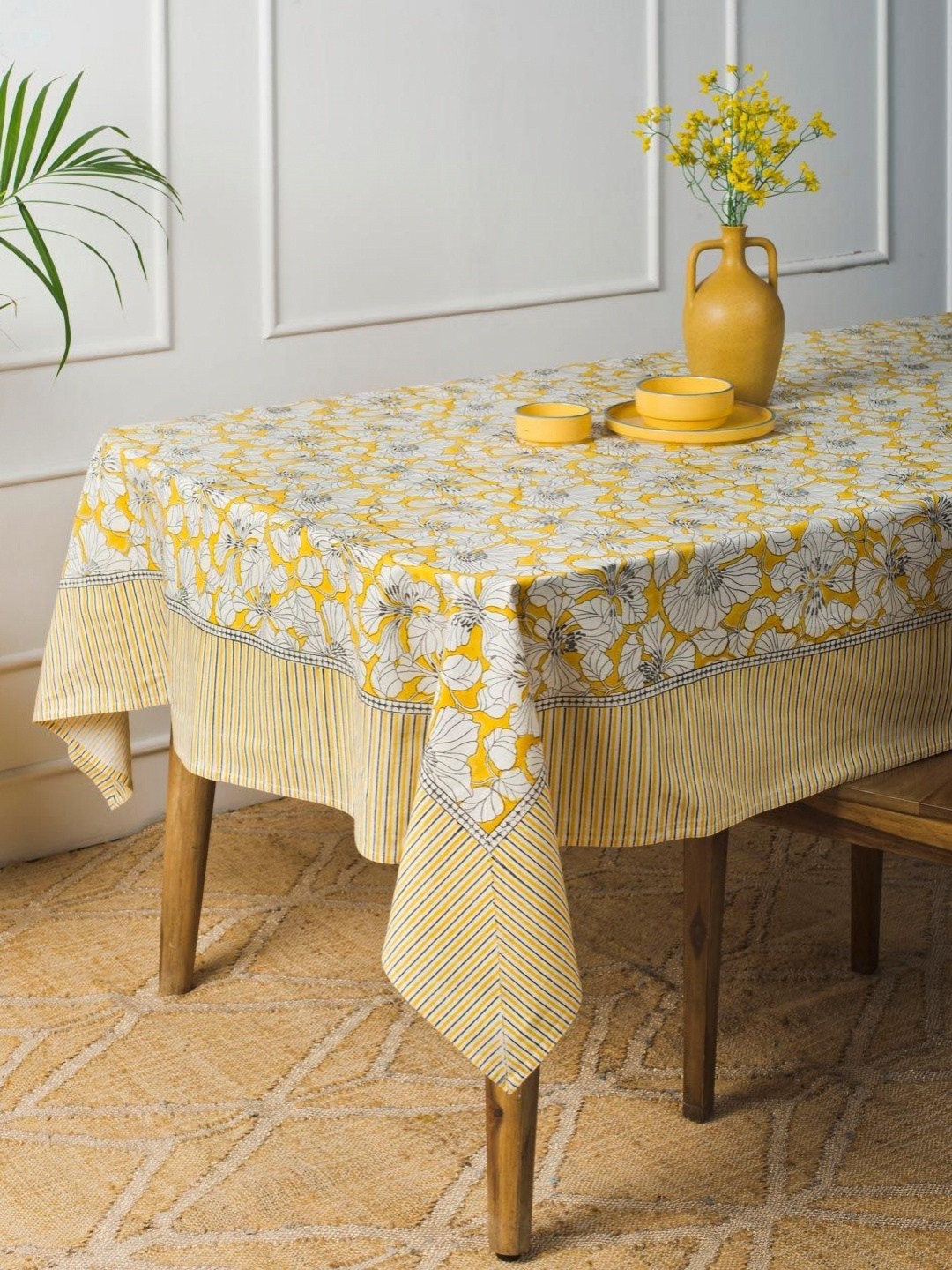 

Fabindia Yellow & White Floral Printed Cotton 4 Seater Square Table Cover