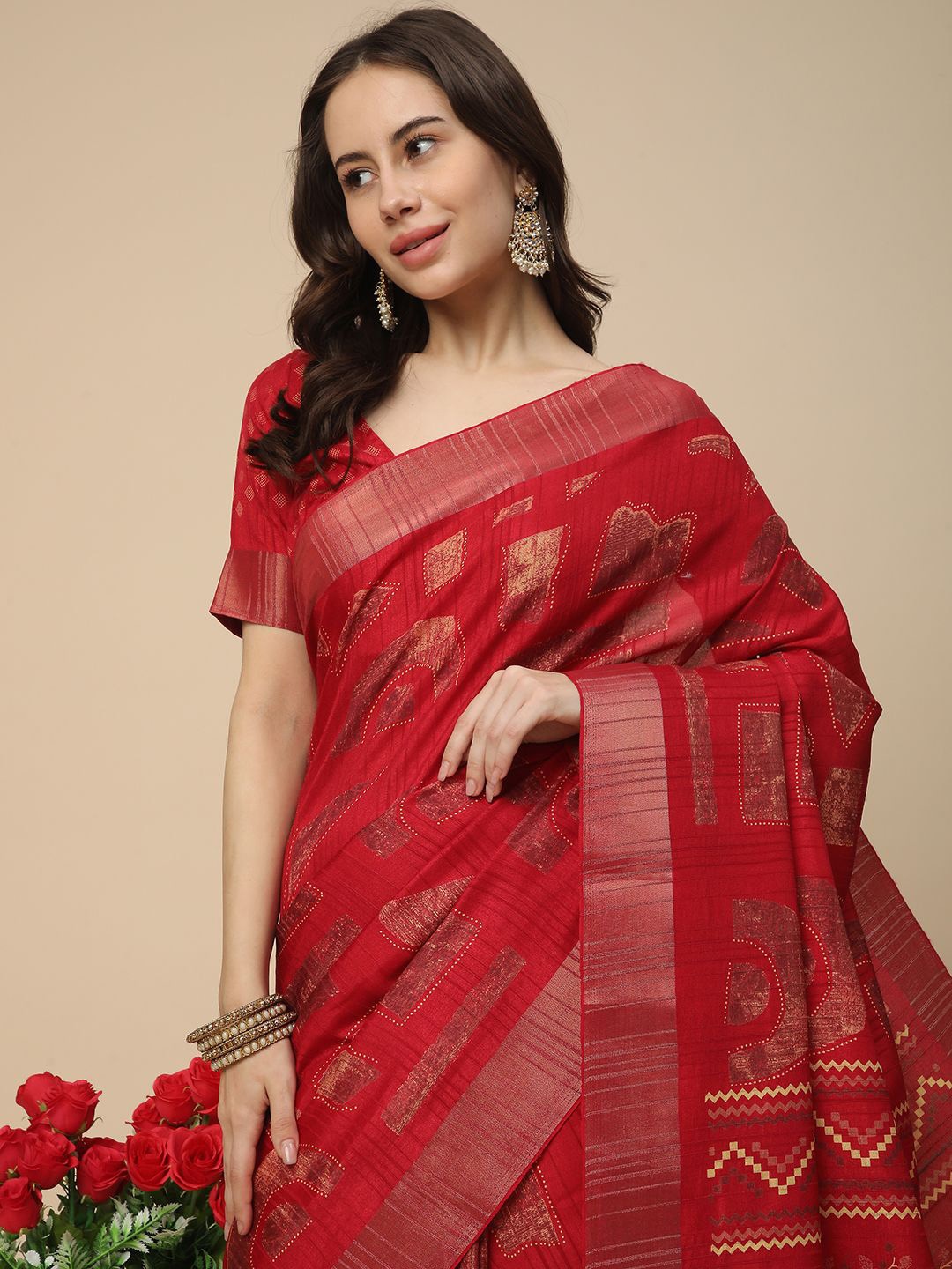 

RATAN Floral Zari Art Silk Saree, Red