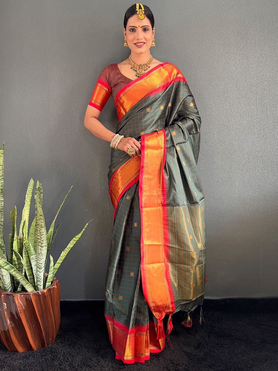 

LeeliPeeri Designer Woven Design Zari Silk Cotton Saree, Green