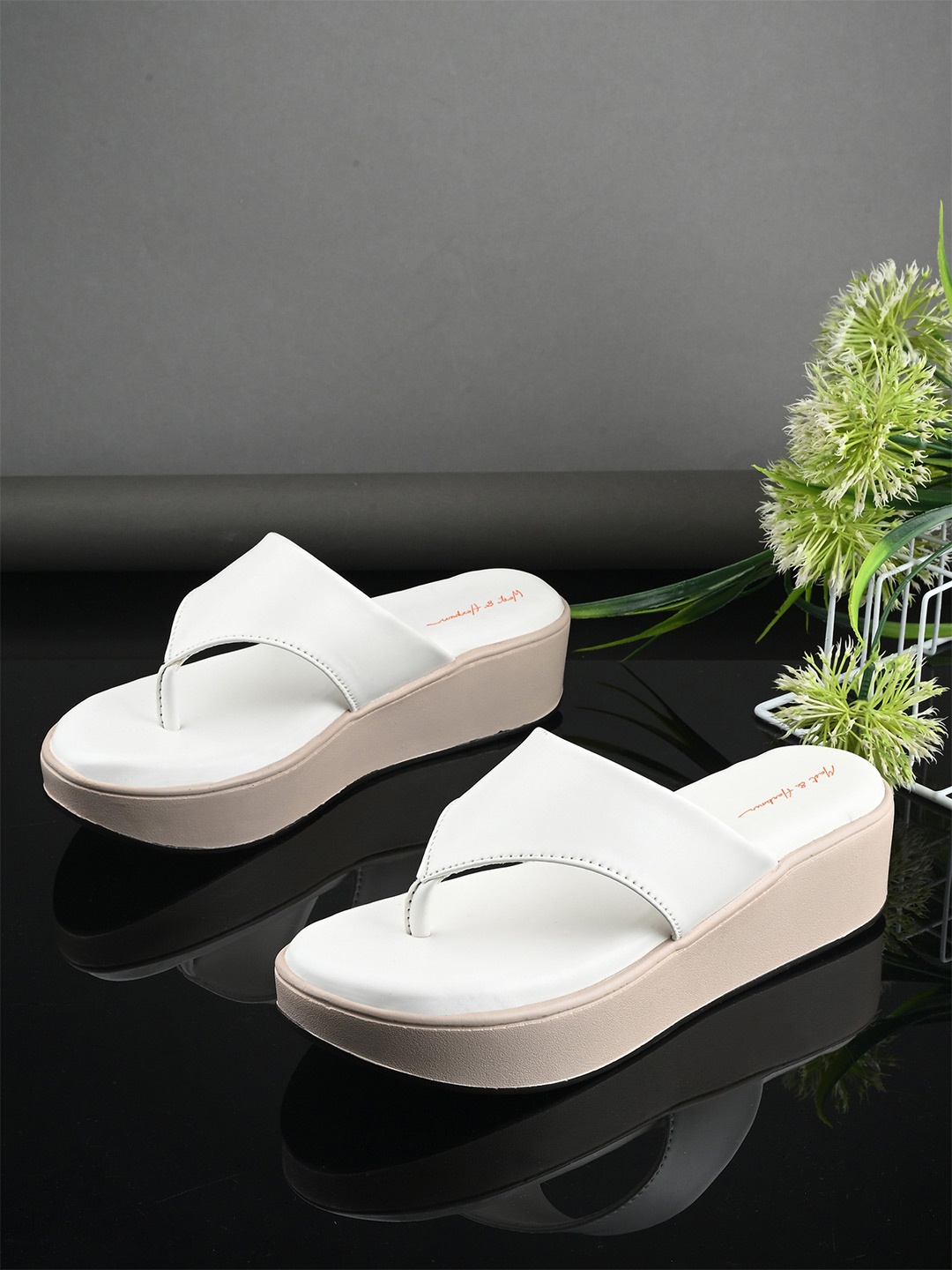 

Mast & Harbour Colourblocked Wedge Pumps with Bows, White
