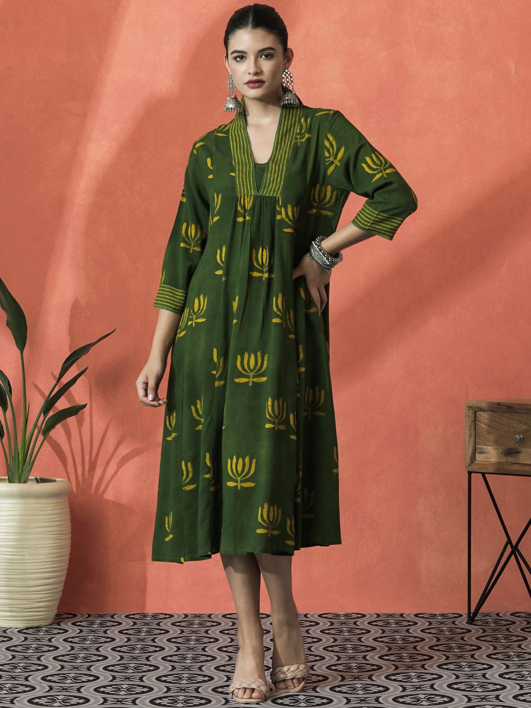 

Sangria Floral Printed A-Line Ethnic Dress, Green