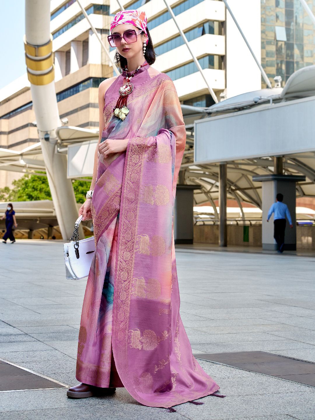 

DIVASTRI Zari Silk Blend Saree, Pink