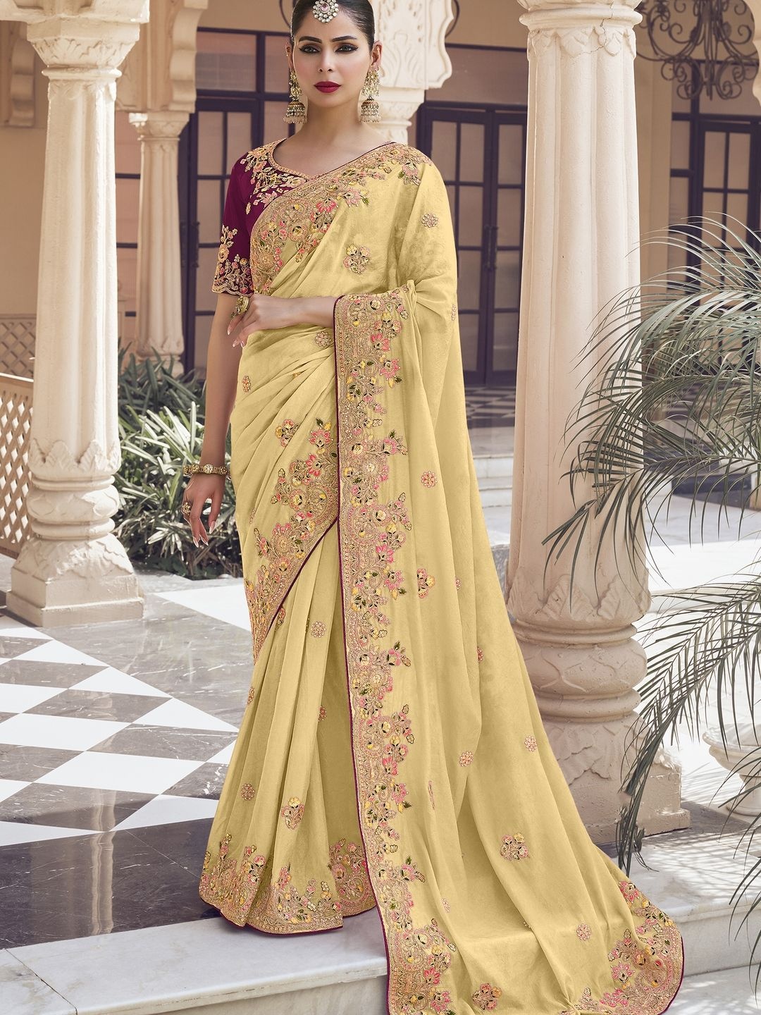 

Suha Floral Embroidered Pure Georgette Saree, Yellow