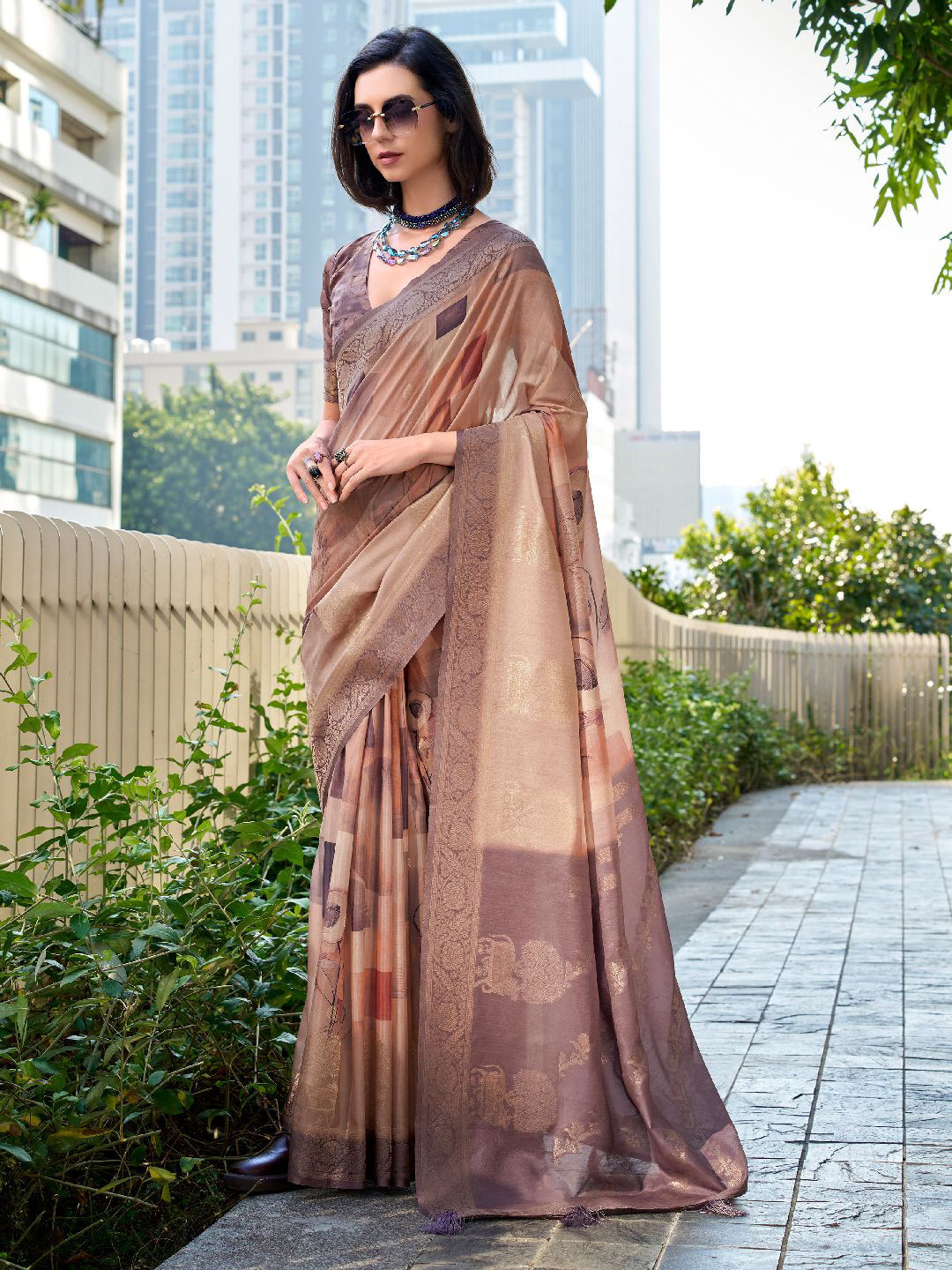 

DIVASTRI Floral Zari Silk Blend Saree, Brown