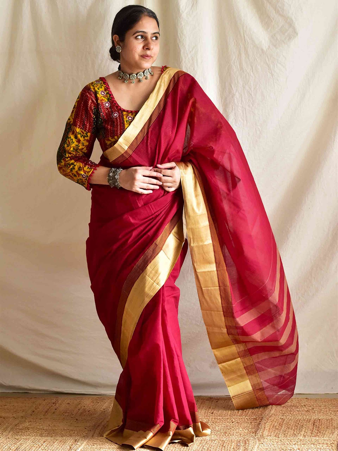 

Sundarii Women Solid pattern Pure Cotton Saree, Maroon