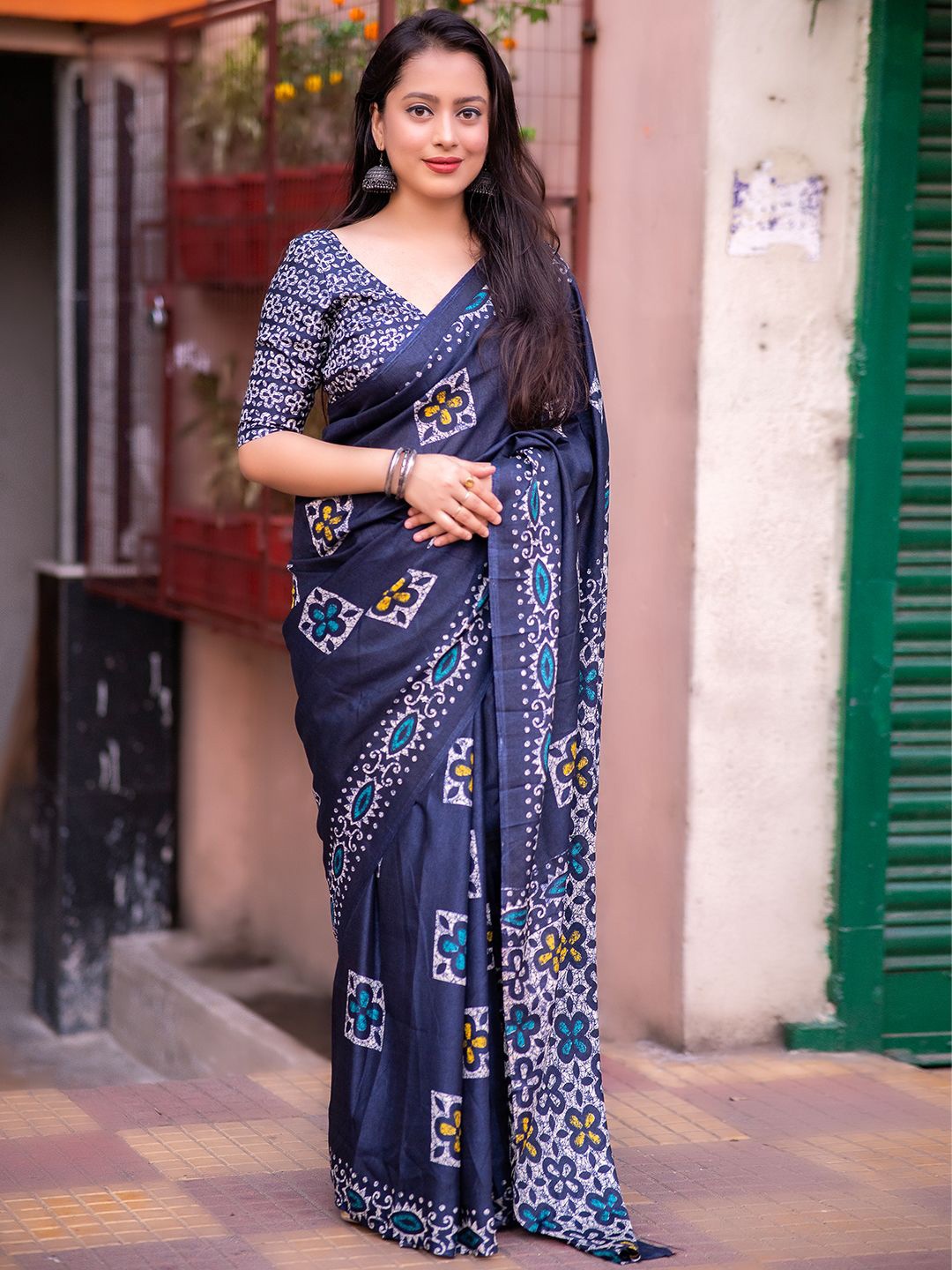 

DIVASTRI Batik Silk Blend Saree, Navy blue