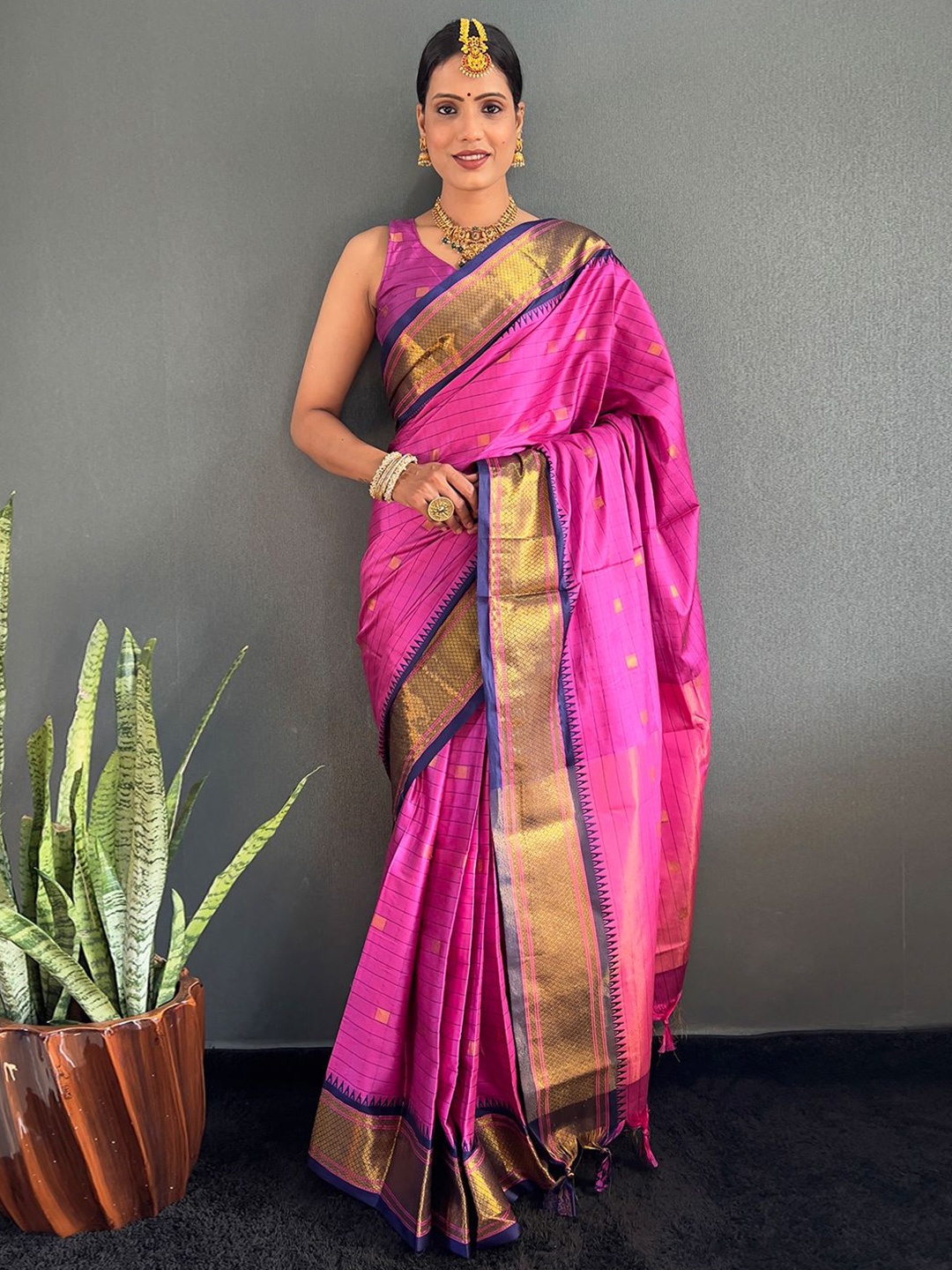 

LeeliPeeri Designer Checked Zari Silk Cotton Ready to Wear Saree, Pink