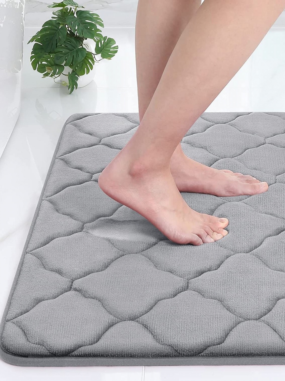 

FAVRIA Grey Cushioned Velvet 1000 GSM Anti Slip Water Absorbent Bath Rug