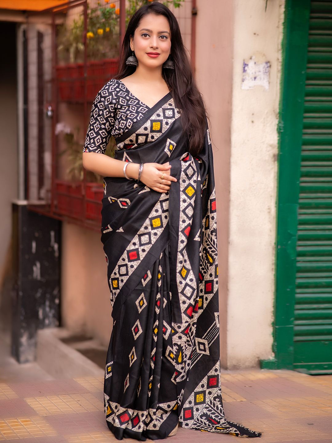 

DIVASTRI Batik Silk Blend Saree, Black