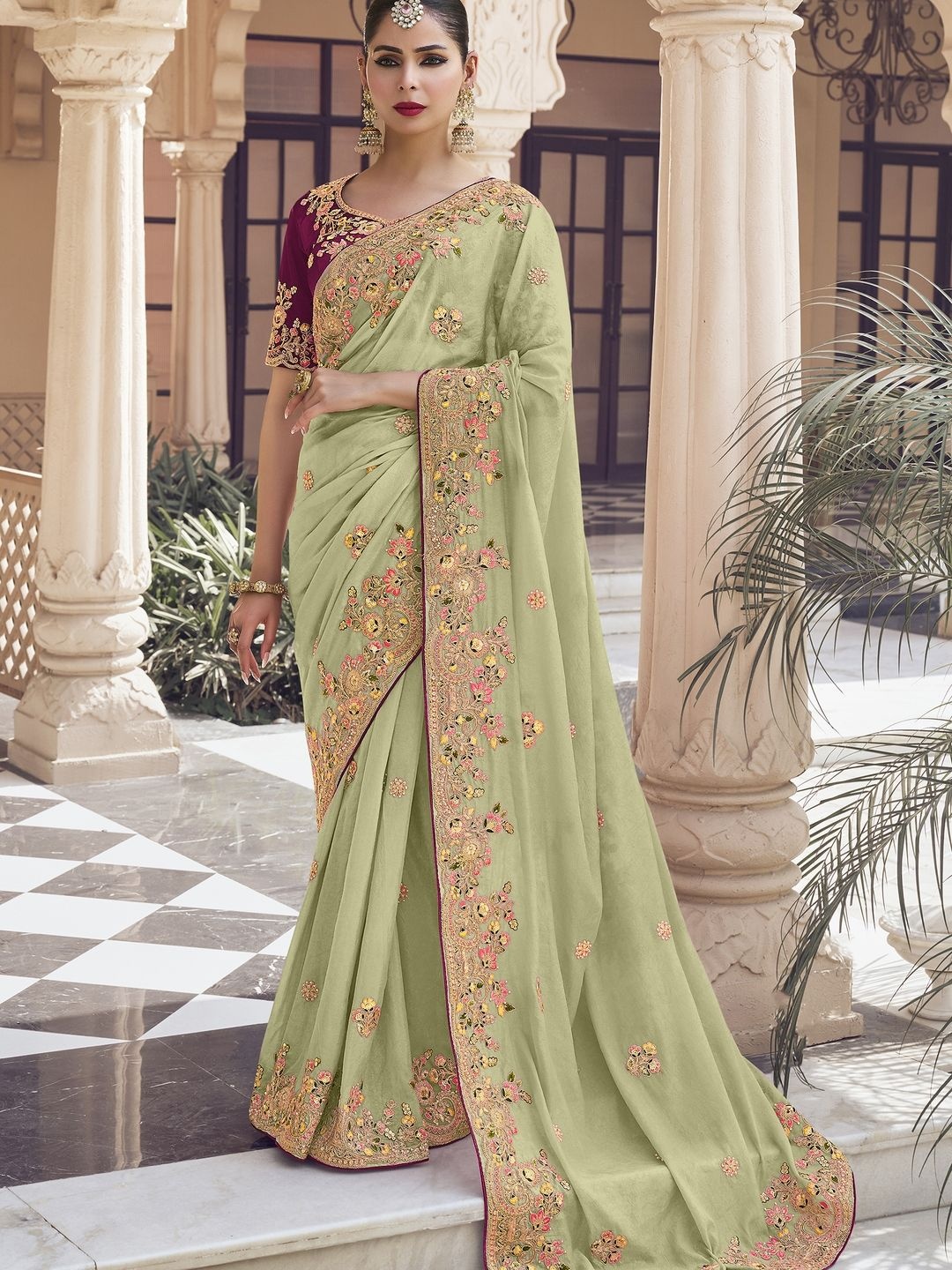 

Suha Floral Embroidered Pure Georgette Saree, Green
