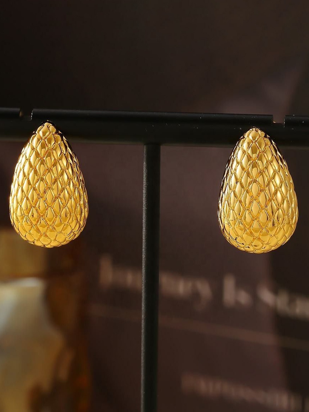 

VIEN Stainless Steel Gold-Plated Teardrop Shaped Studs