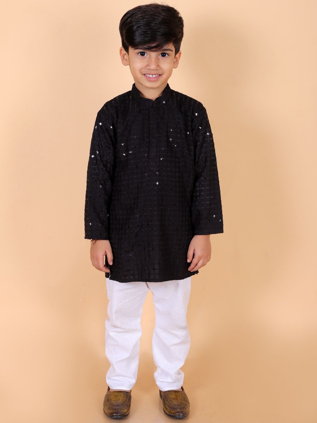 

MoMaa Boys Embroidered Regular Sequinned Kurta with Pyjamas, Black