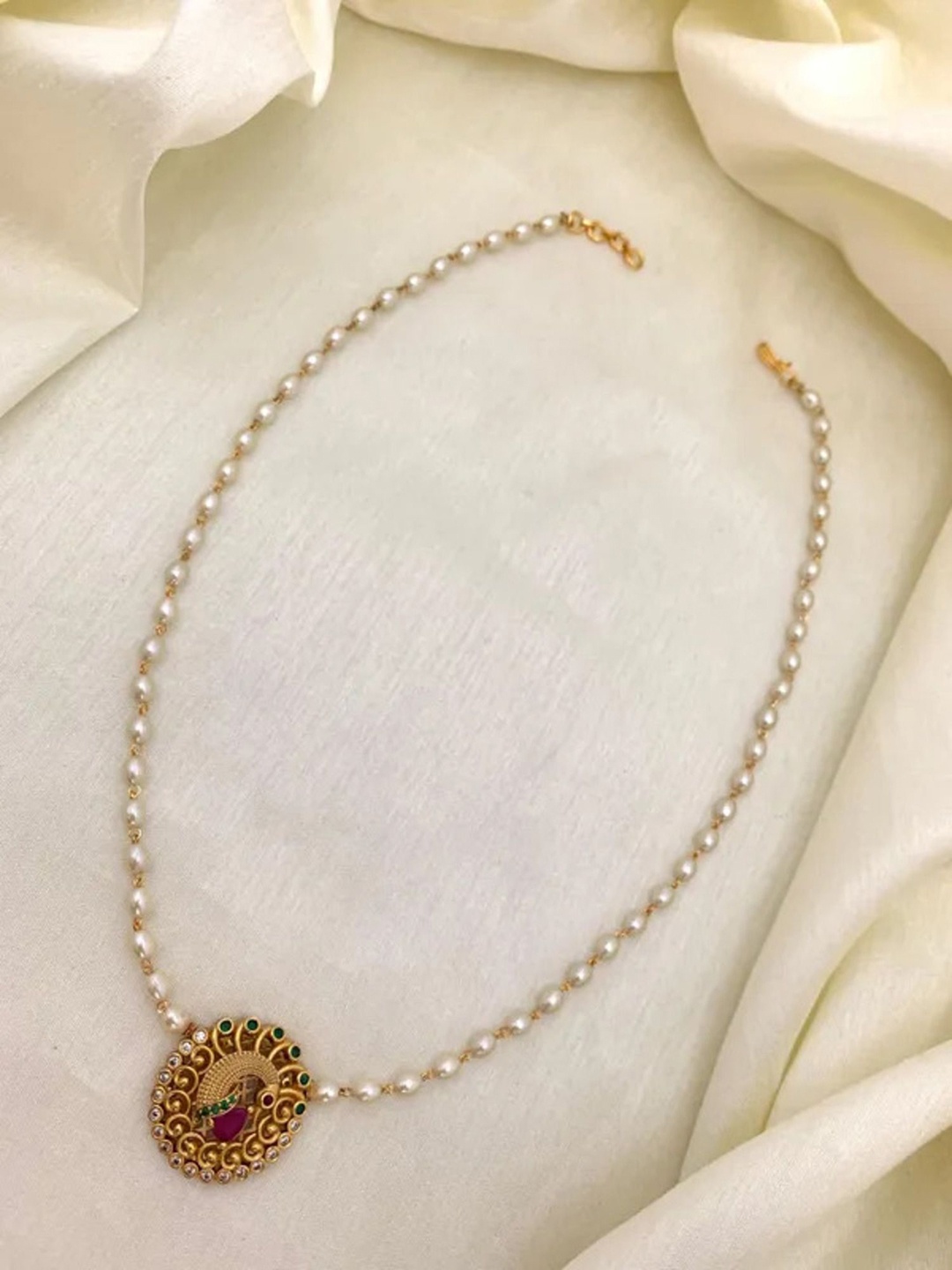 

Rujve Jewellery Gold-Plated Artificial Stone Studded & Beaded Jewellery Set