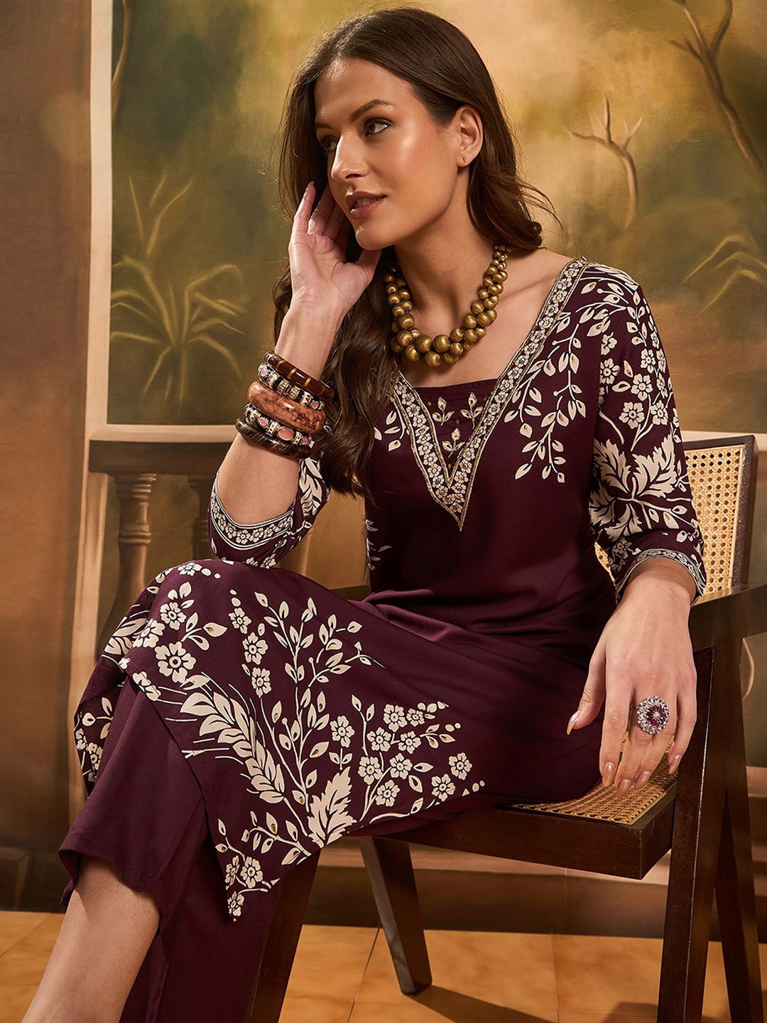 

Sangria Women Floral Printed Straight Kurta & Trousers, Burgundy