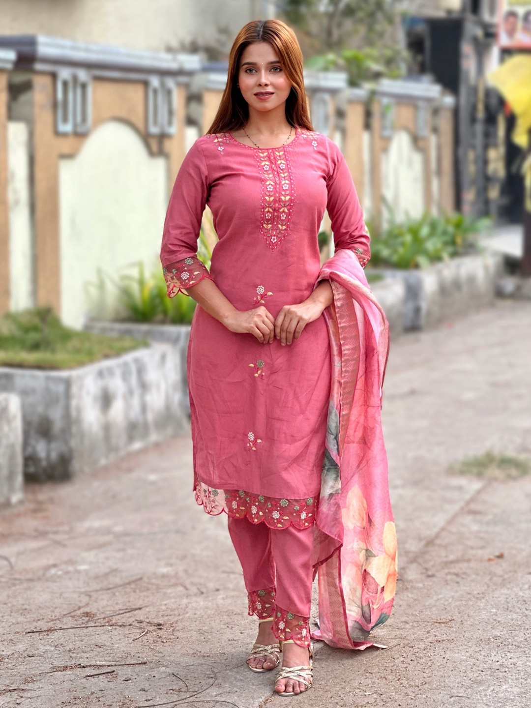 

VredeVogel Women Floral Embroidered Regular Mirror Work Kurta with Trousers & With Dupatta, Pink