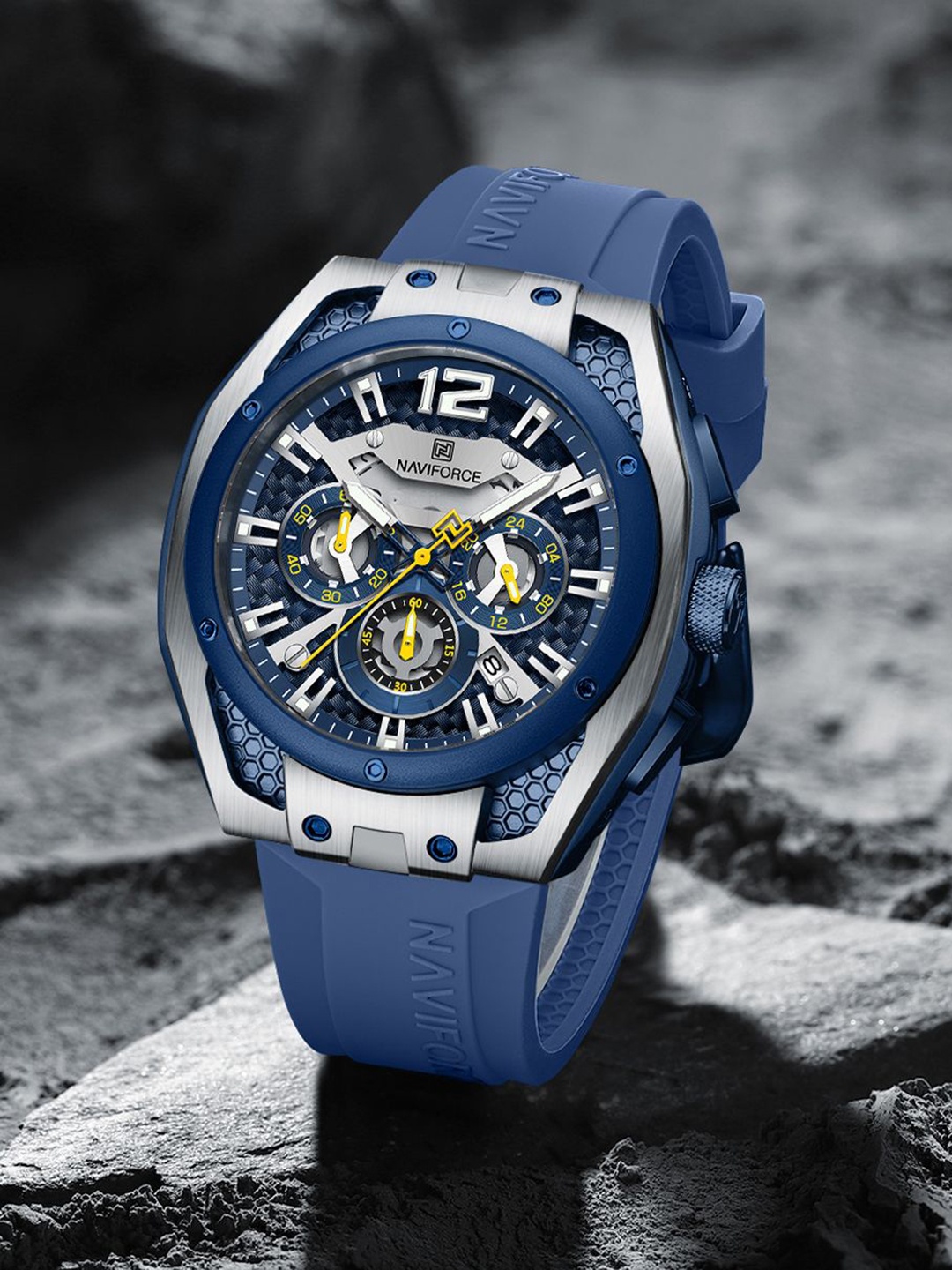 

Naviforce Men Embellished Dial & Straps Analogue Chronograph Watch NF8063_BE W BE, Blue