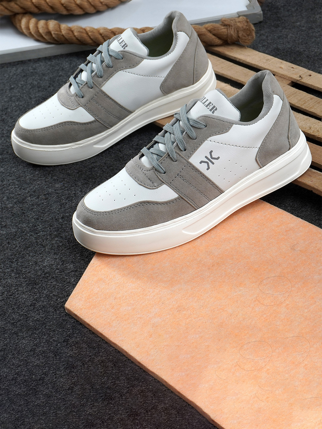 

Killer Men Colourblocked Sneakers, Grey