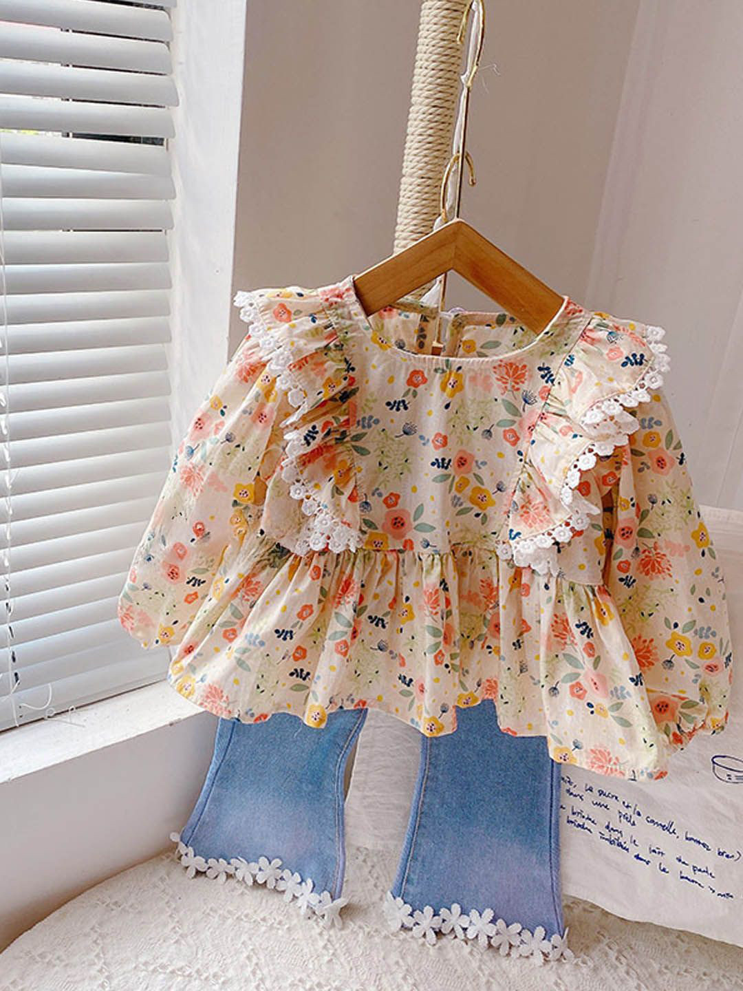 

Xsole Girls Floral Printed Round Neck Top with Jeans Clothing Set, Beige