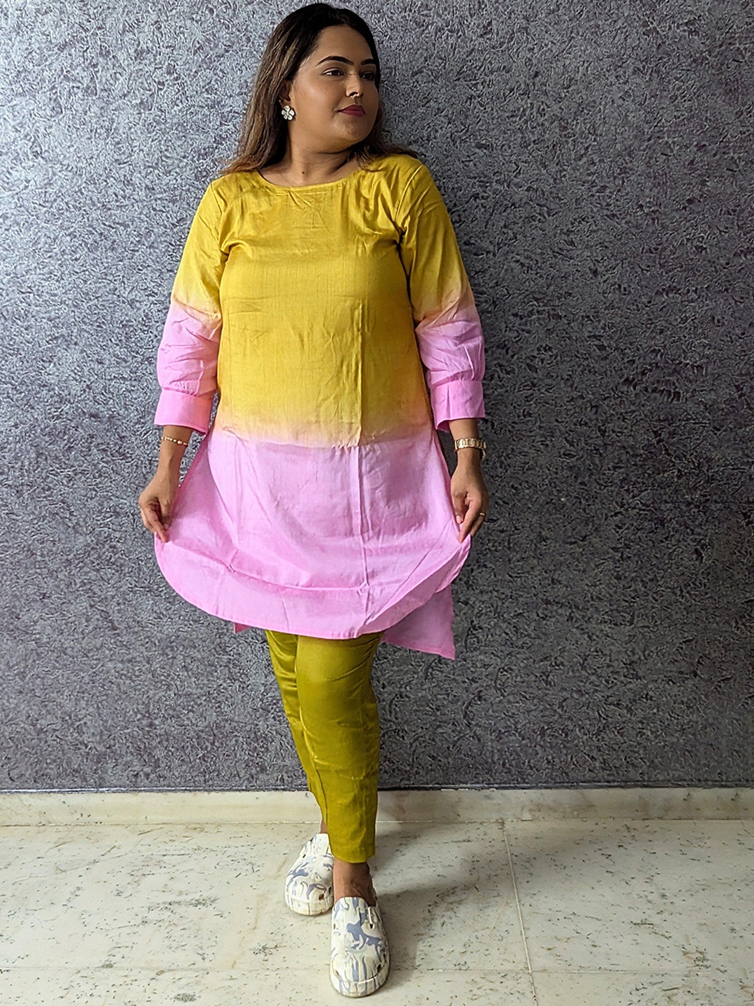 

Swarna Akriti Women Ombre Regular Raw Silk Kurta with Pyjamas, Gold