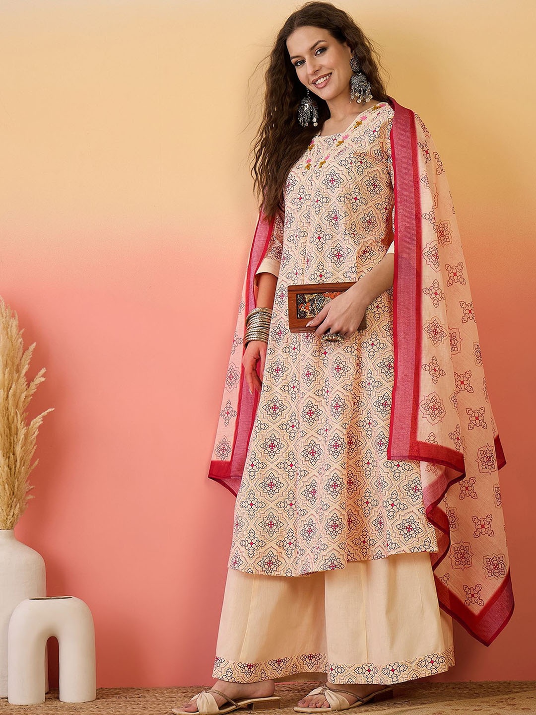 

Sangria Women Printed Kurta & Palazzo With Dupatta, Beige