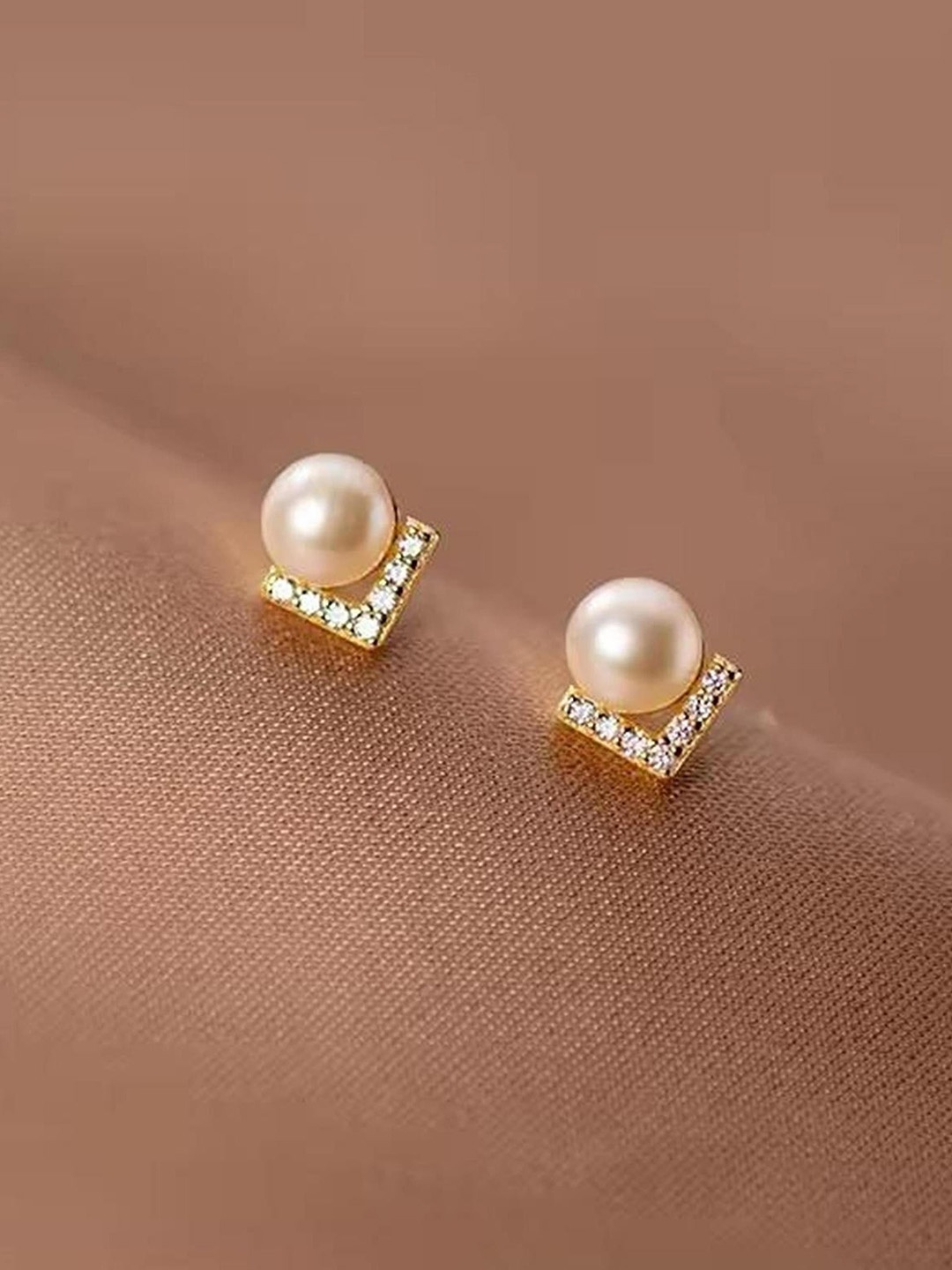 

MADDY SPACE Set of 2 Gold-Plated Contemporary Pearls Studs, White