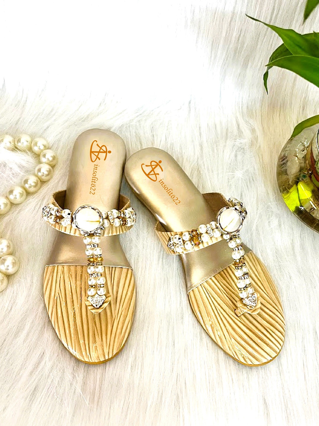 

Insolito22 Women Printed T-Strap Flats, Cream