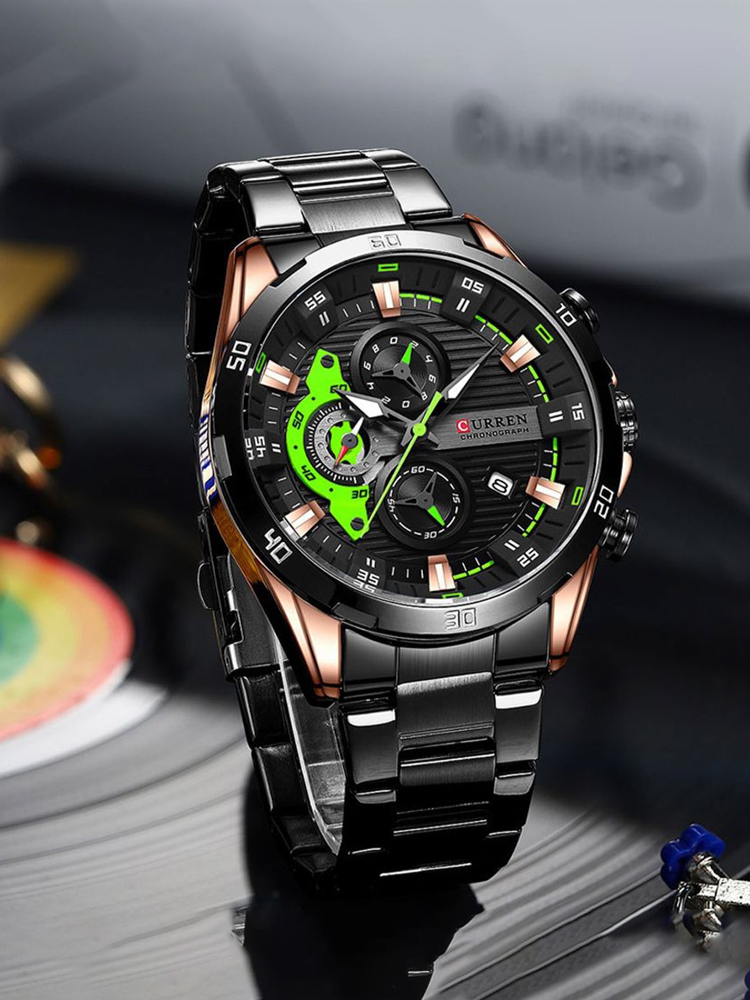 

Curren Men Brass Patterned Dial & SS Straps Analogue Watch CR-8402-Black RG Green