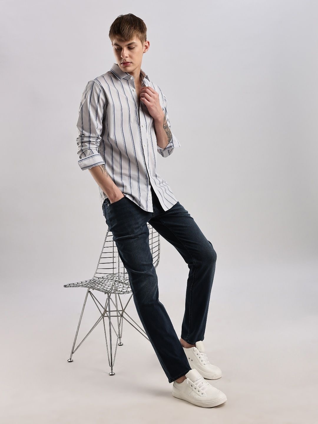 

Calvin Klein Jeans Men Classic Slim Fit Opaque Striped Casual Shirt, Blue