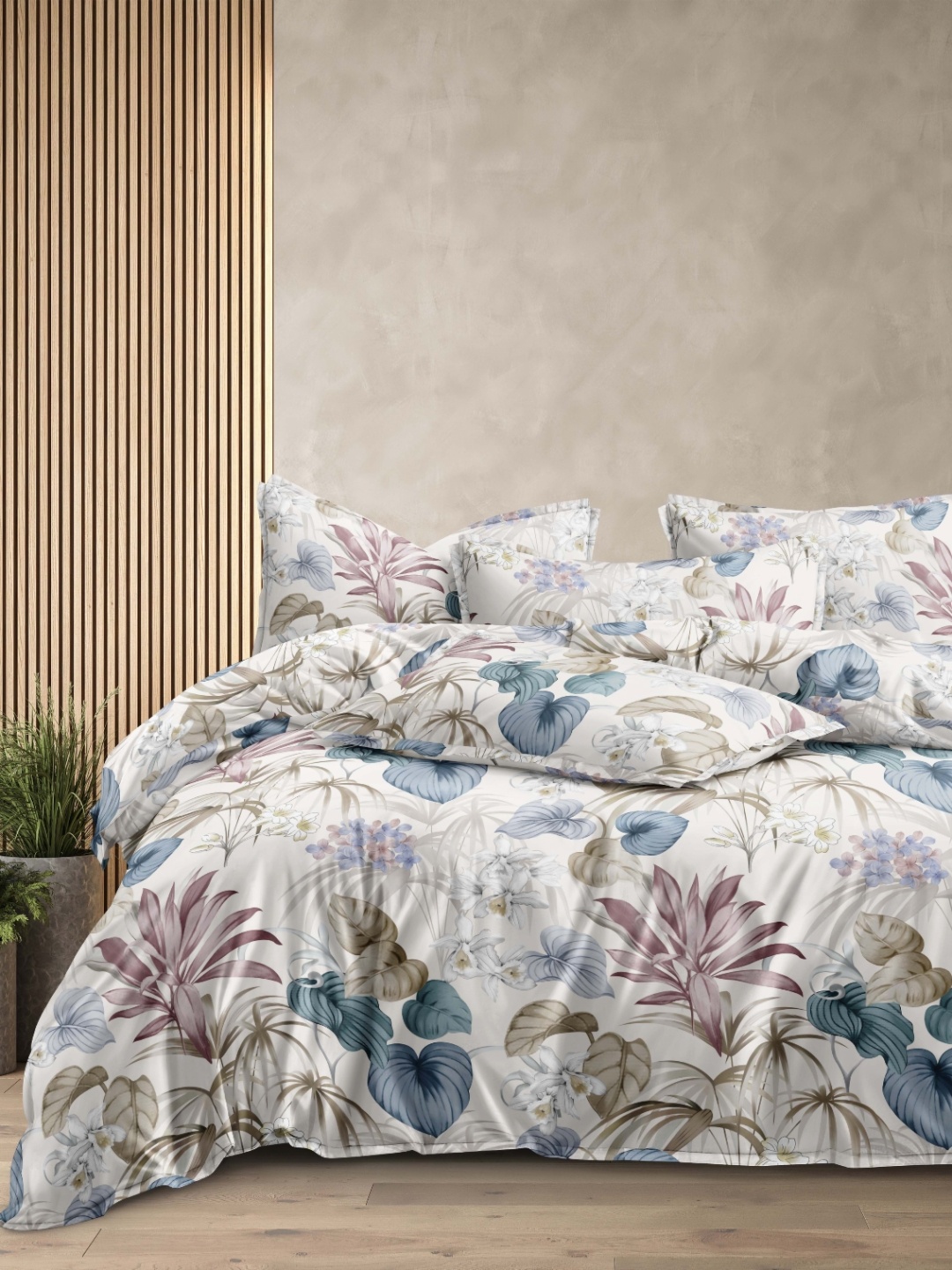 

Ariana White & Blue Floral 140 TC Queen Bedsheet with 2 Pillow Covers