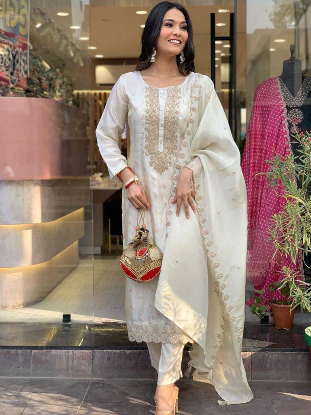 

REALLTREND Women Embroidered Regular Kurta with Trousers & With Dupatta, Cream