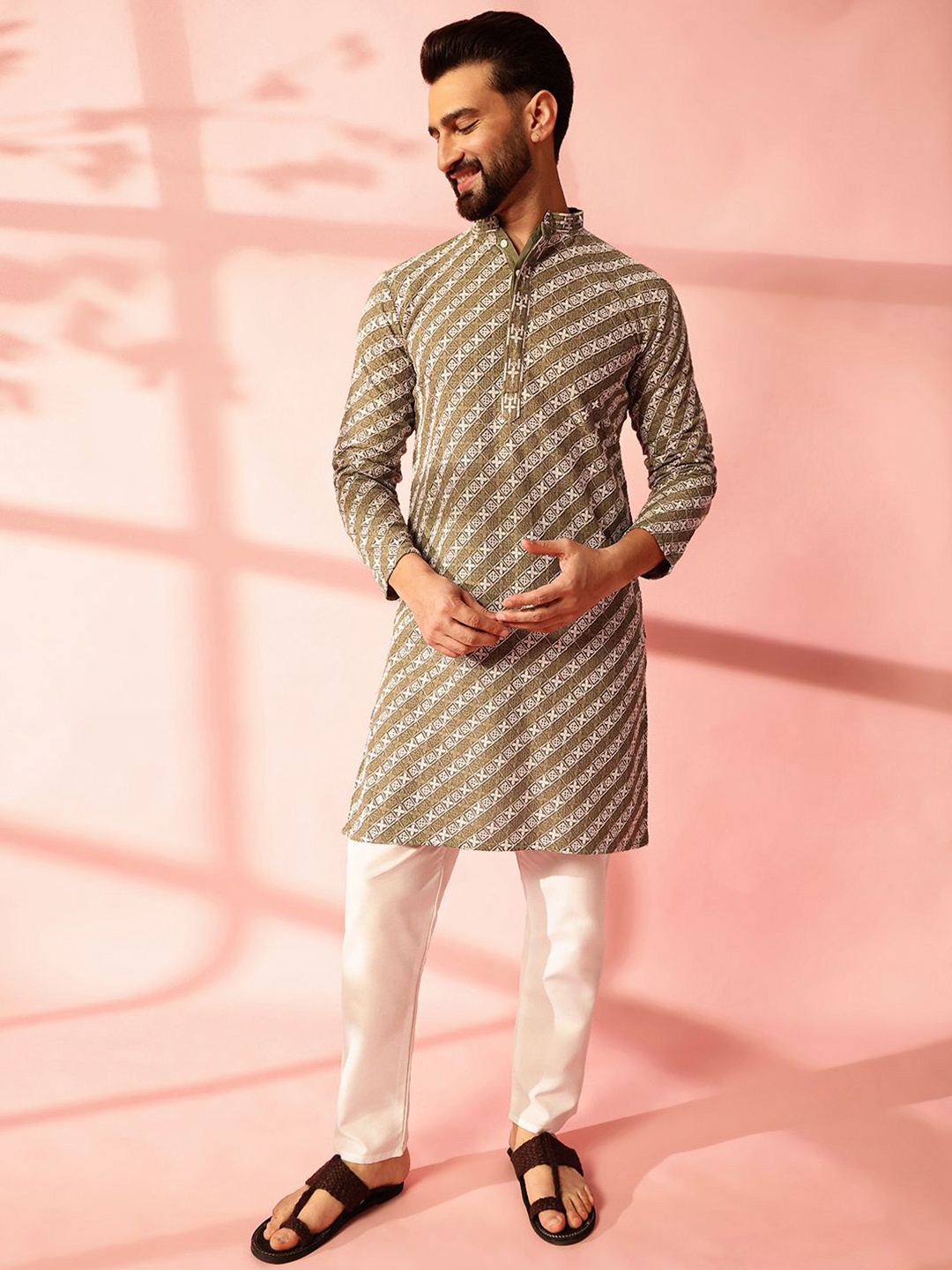 

Anouk Geometric Embroidered Thread Work Cotton Straight Kurta, Green